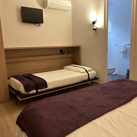 Hostal Restaurant Roma Cubells Экстерьер фото