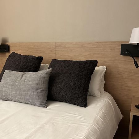 Hostal Restaurant Roma Cubells Экстерьер фото