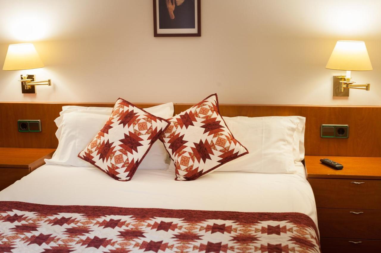 Hostal Restaurant Roma Cubells Экстерьер фото