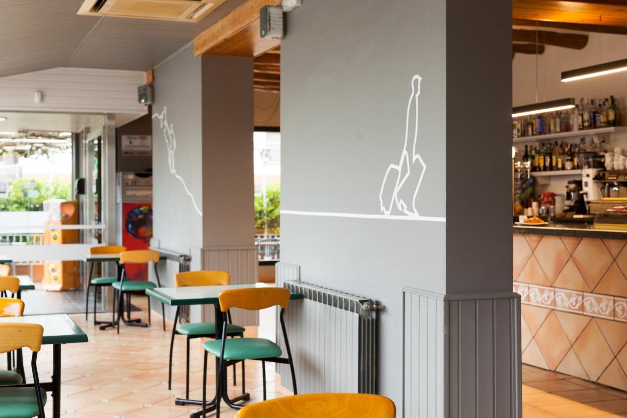 Hostal Restaurant Roma Cubells Экстерьер фото
