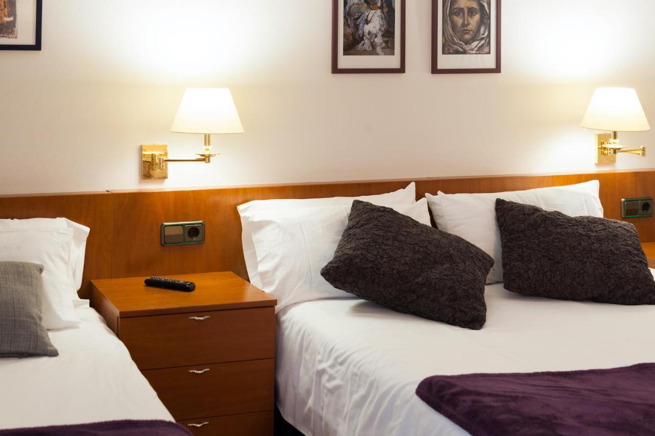 Hostal Restaurant Roma Cubells Экстерьер фото