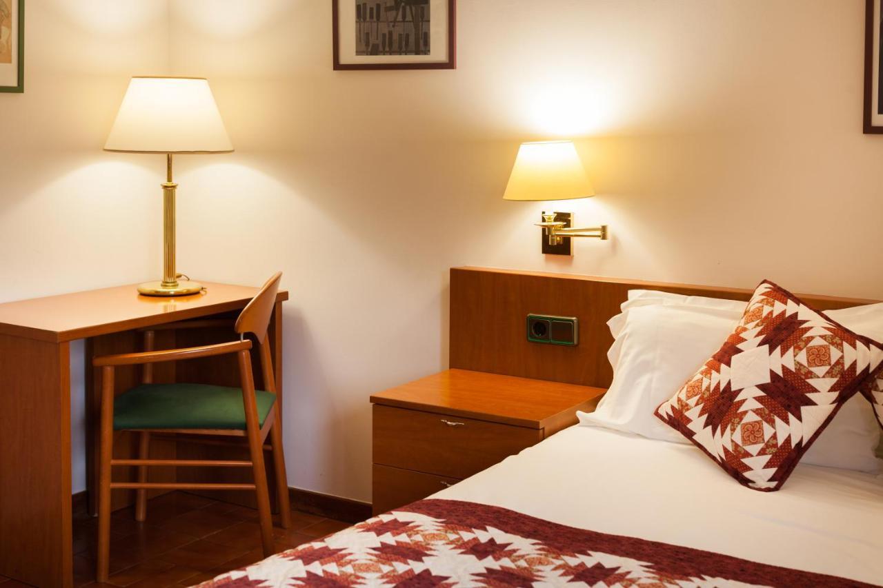 Hostal Restaurant Roma Cubells Экстерьер фото