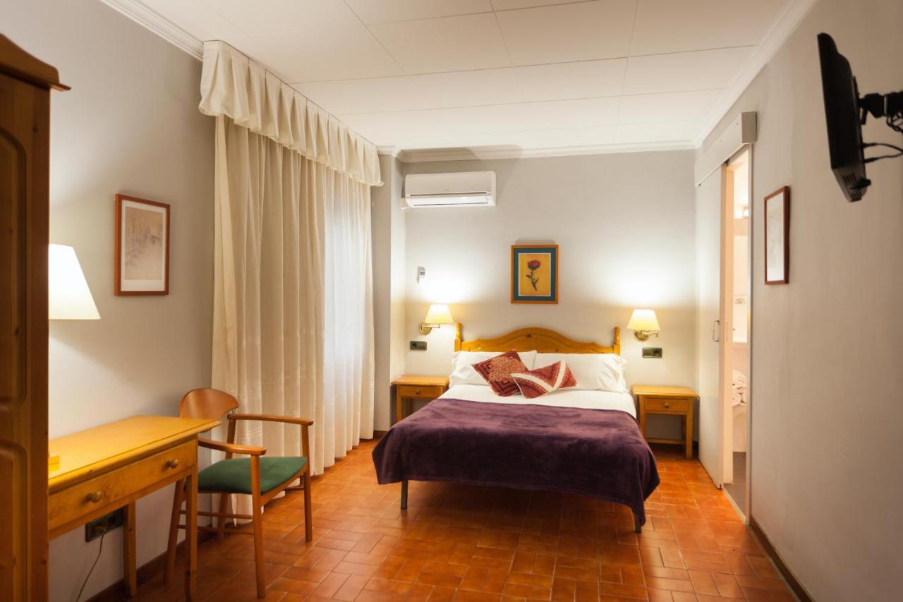 Hostal Restaurant Roma Cubells Экстерьер фото