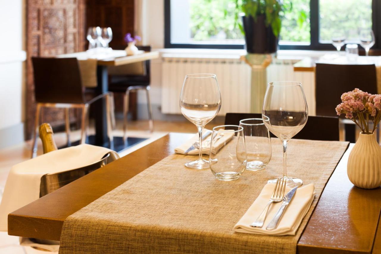 Hostal Restaurant Roma Cubells Экстерьер фото