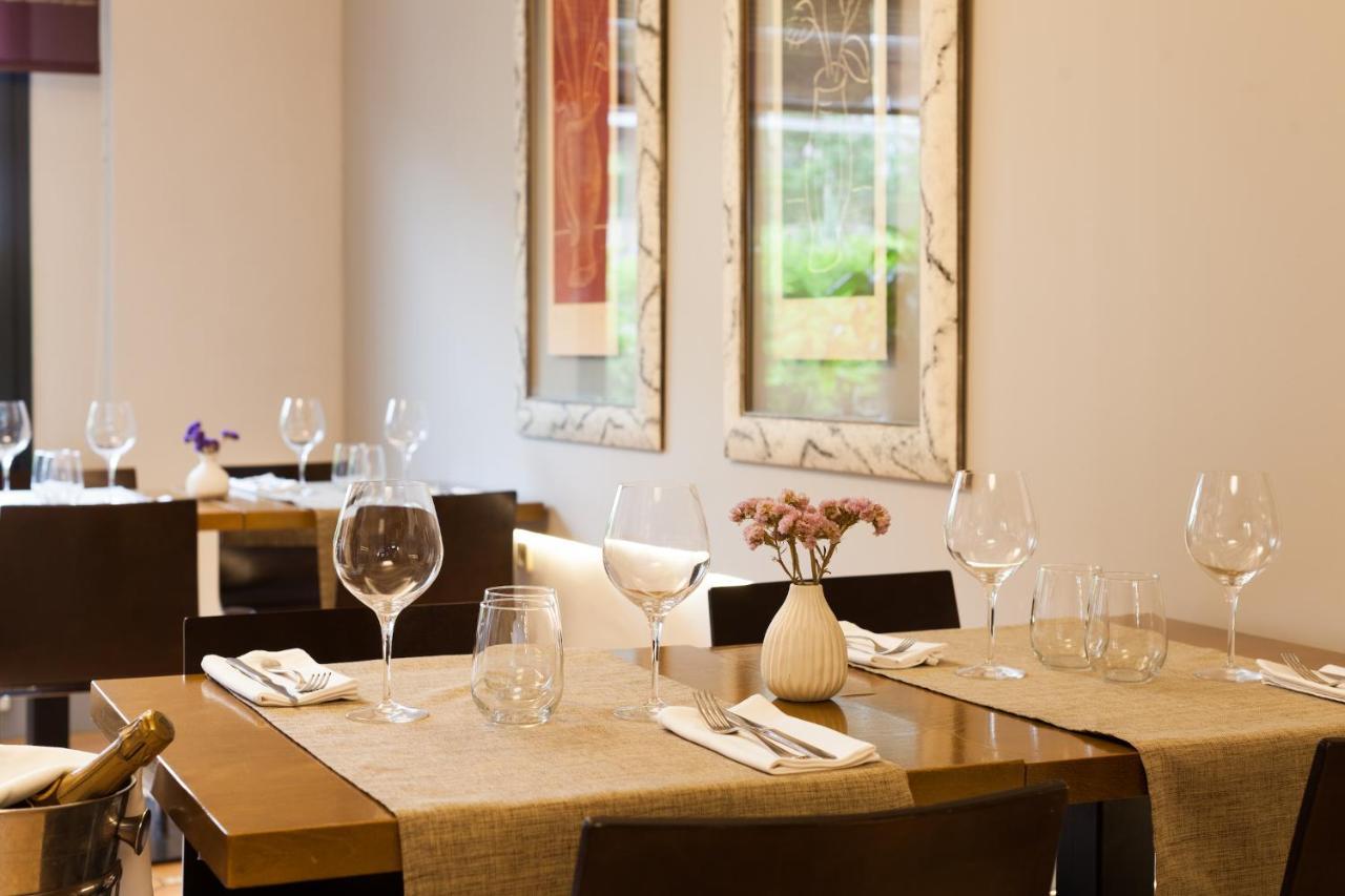 Hostal Restaurant Roma Cubells Экстерьер фото