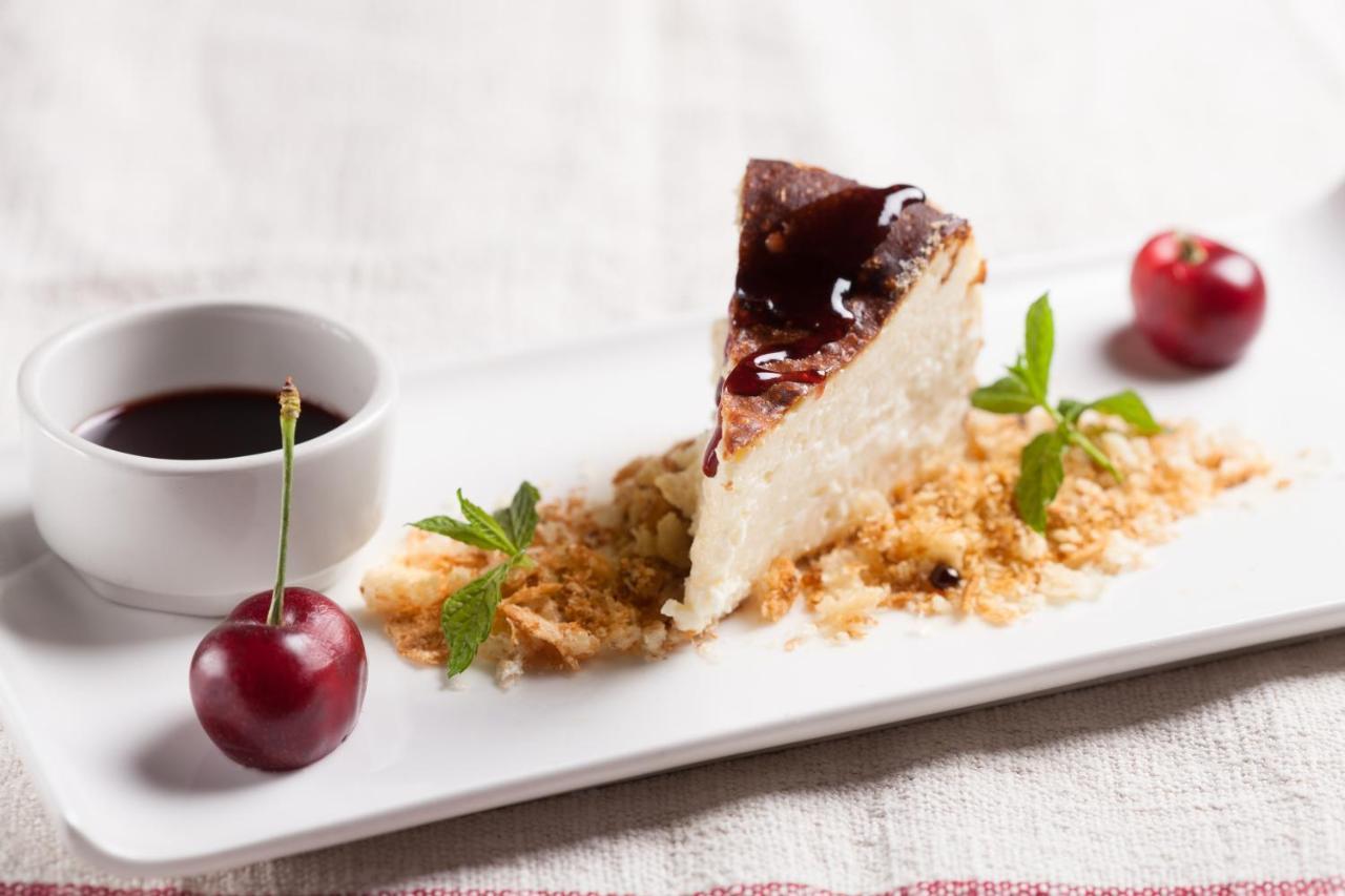 Hostal Restaurant Roma Cubells Экстерьер фото